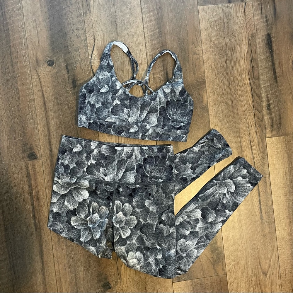 Athleta Elation Textured Tight in Chakra Floral Black/Seasalt